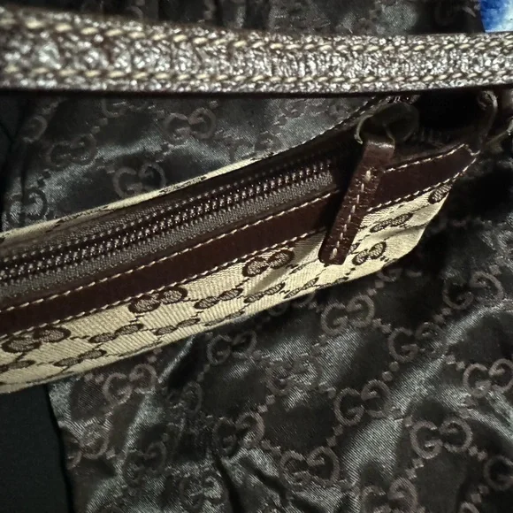 Gucci Brown Monogram Shoulder Bag - Picture 12 of 13